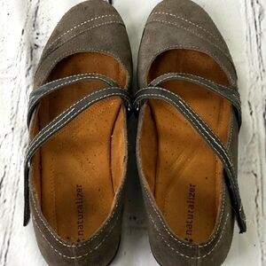 NATURALIZER 8.5 Nelson Grey Suede 1.25" Heel